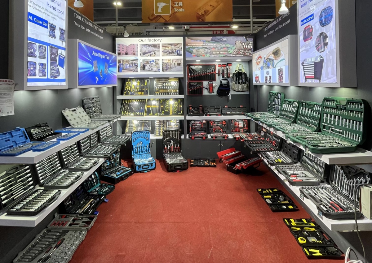 Hardware exhibition booth and international clients